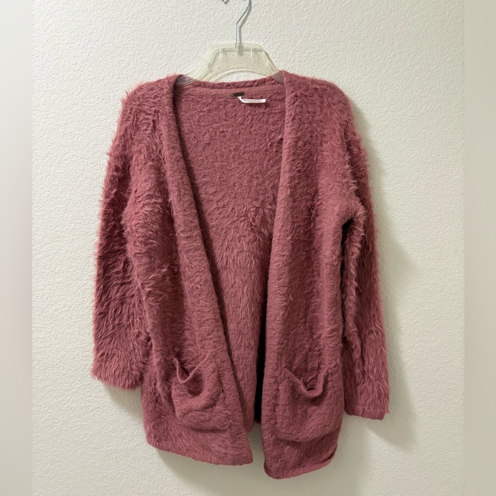Free People women’s pink faux fur open cardigan dusty pink fuzzy. Size XS PO
